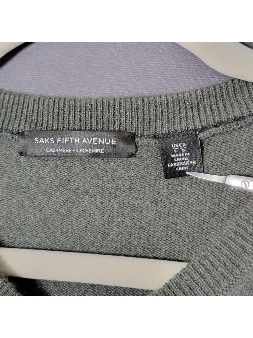 Saks Fifth Avenue Mens 100% Cashmere Luxury Pullover V-Neck Sweater Large
